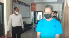 Berdalih Berikan Jimat...