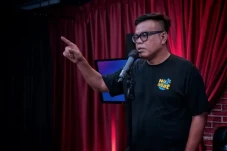 Abdel Berhenti Pakai...