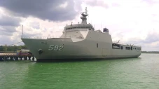 2 Kapal Perang Amfibi...