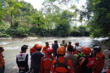 Pemancing Terseret Arus...