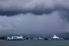 Hujan Badai Terjang...