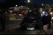 Diduga Sopir Mengantuk,...