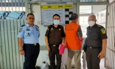 Jadi Makelar Lelang...