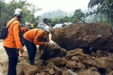 Cadas Pangeran Tertutup...