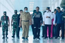 Jokowi Tampil Sporty...