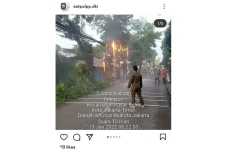 Hati–hati, Ada Kabel...