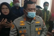 Polisi Cekcok dengan...