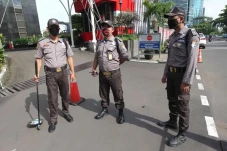 Satpam Tak Masalahkan...