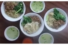 5 Mi Ayam Legendaris...