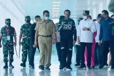 Tinjau Bandara Internasional...