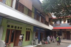 Penampakan Warga Berhamburan...