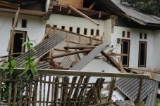 Gempa Banten Rusak 94...