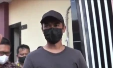 Tendang Sesajen Gunung...