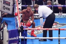 Pukul KO Kell Brook,...