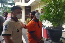 Koboi Jalanan yang Acungkan...