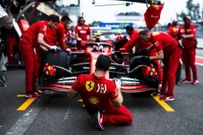 Ferrari Bajak Teknisi...