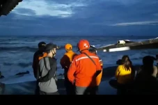 Tiga Pelajar Terseret...