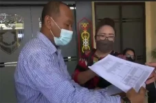 Emak-emak Korban Investasi...