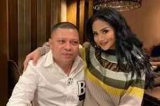 Krisdayanti Pamer Foto...