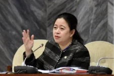 3 Aksi Puan Tolak Interupsi...