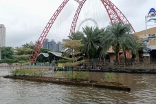 Kali Ancol Meluap, Jalan...