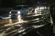 Jakarta Dikepung Genangan,...