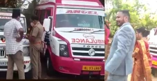 Nikah Pakai Ambulans,...