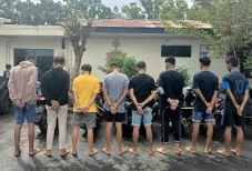 Serang dan Rusak Rumah...