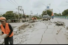 Jembatan Rp10 Miliar...