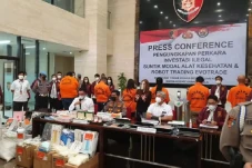 Tersangka Kasus Penipuan...