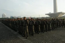 Hadapi Hujan Angin,...
