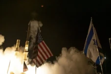Ancam Iran, Israel Tembakkan...