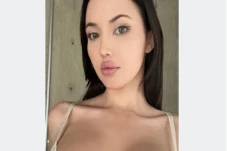 Kelewat Cantik, Model...