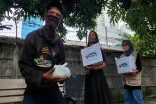 Dapat Vitamin dan Masker...