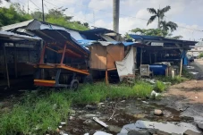 Limbah Pasar Liar di...