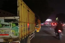 Bikin Macet, Bongkar...