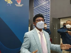 Beda dengan Amerika,...