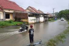 Warga Makassar Mulai...