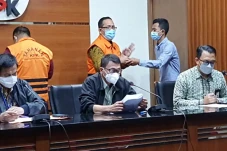 Protes Pernyataan KPK,...