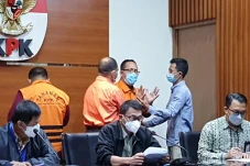 Hakim Itong Sangkal...