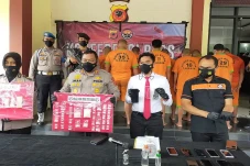 Polres Bogor Bongkar...