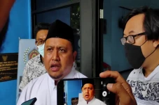 Tersinggung Ucapan Arteria,...
