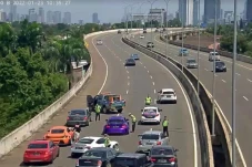 Bikit Macet, Konvoi...