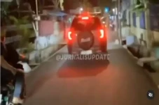 Ada Gendongan Bayi di...