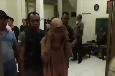 Terlanjur Lepas Baju...