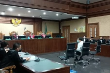 Azis Syamsuddin Dituntut...