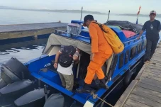 Jatuh dari Kapal, Bocah...
