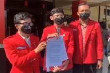 Sebut Kalimantan Tempat...