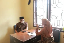 Malam Mingguan di Losmen,...