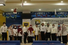 Pasang Foto di Kantor...